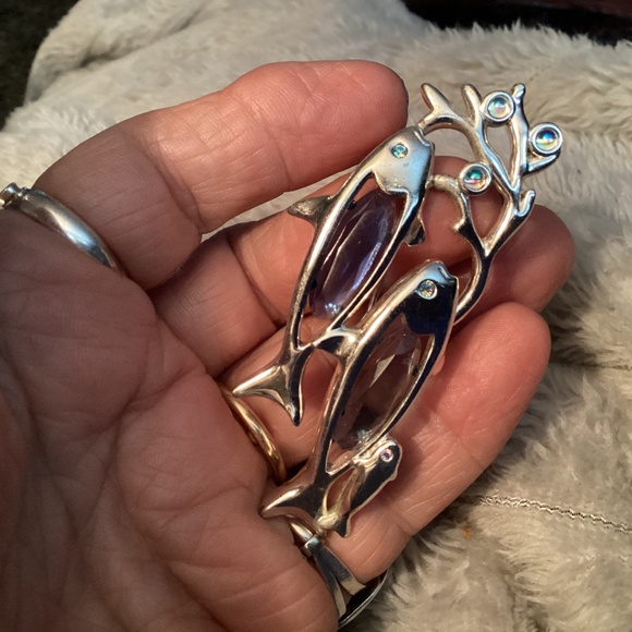 FISH BROOCH. BY AVON.  BEAUTIFUL. UNIQUE !!! - Picture 3 of 5